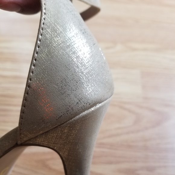 Gold/Tan Sandal - Picture 3 of 3